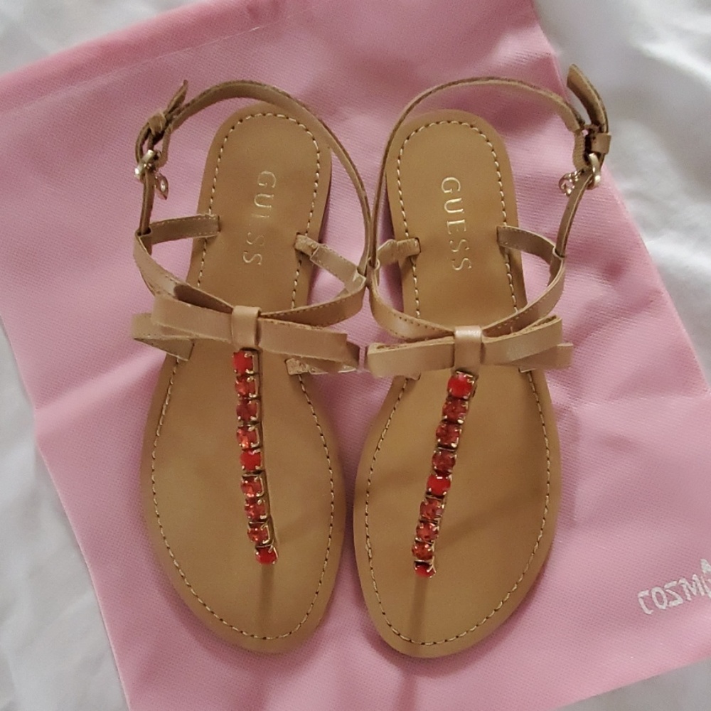 NWT Guess Maibe Flat Thong Sandals Sz 6